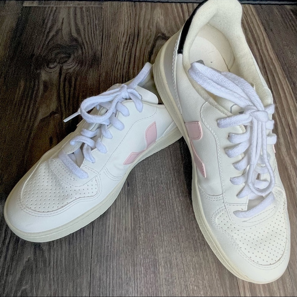 VEJA V-10 Bastille CW White Petale Black Pink V-logo Sneakers, Size 8